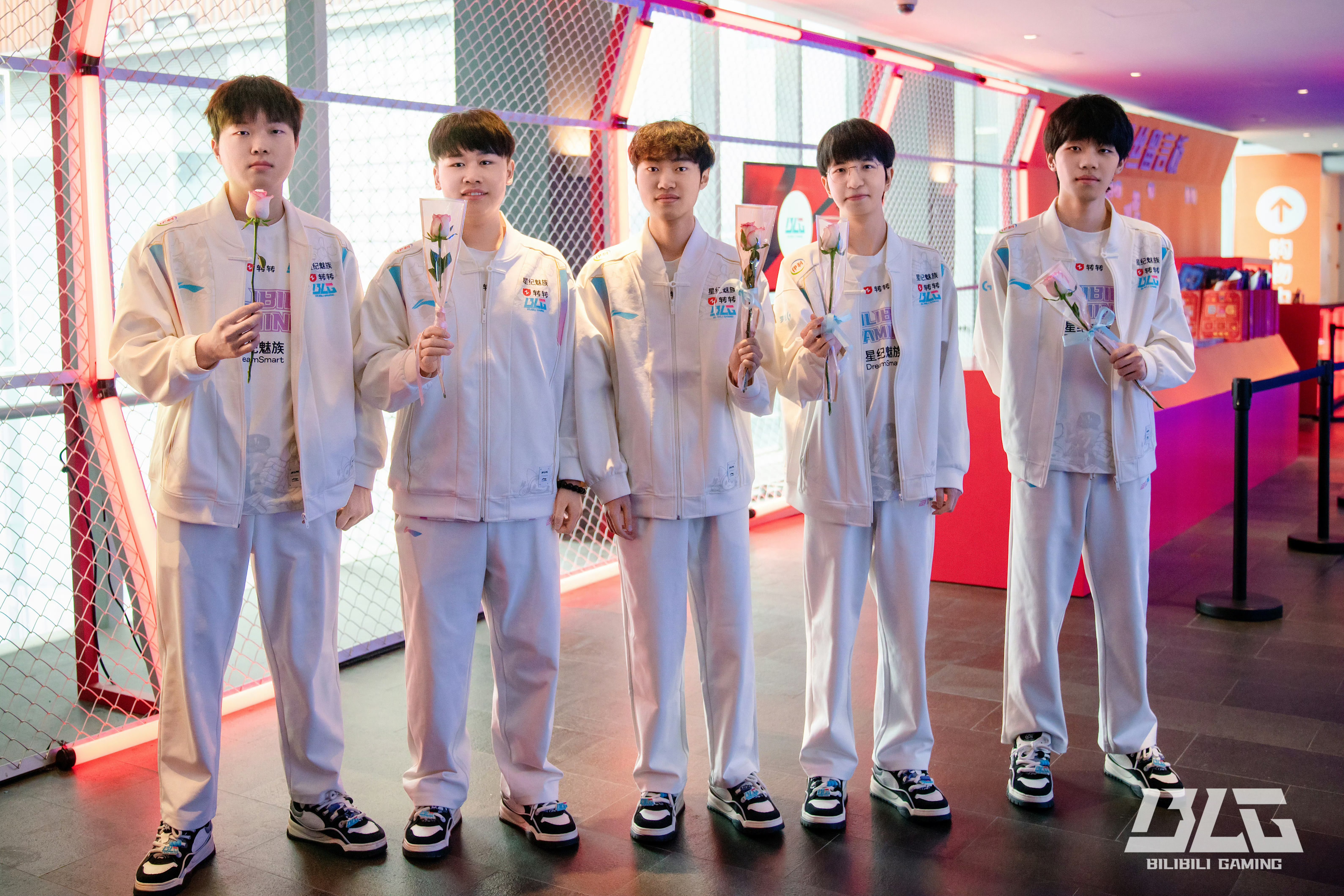 -关于JDG力克DK，Gumayusi拿下关键大龙宿敌对决小组赛，点燃全场激情的信息