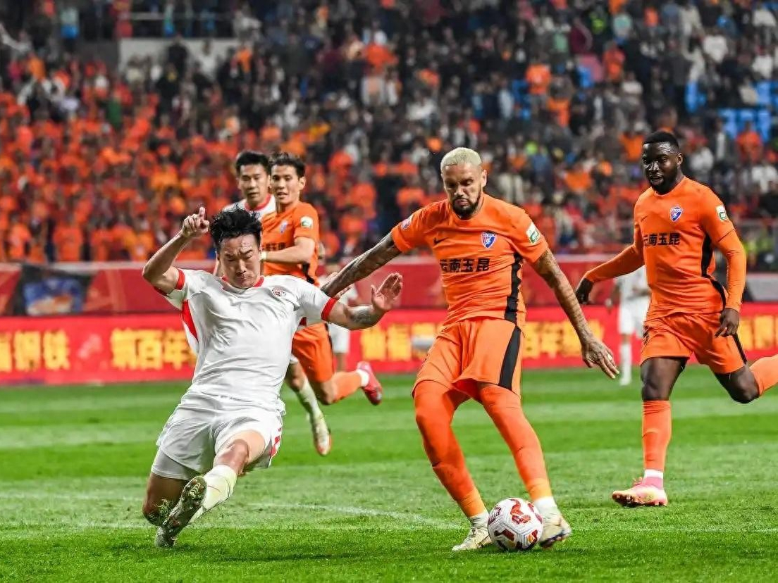 足球精英集结，重量级对决引人瞩目