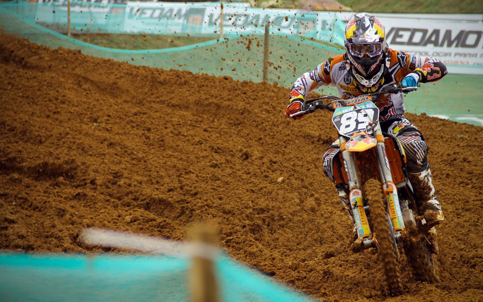 DB电竞平台-意甲焦点战之夜，布克个人能力完全展现，书写绿茵传奇