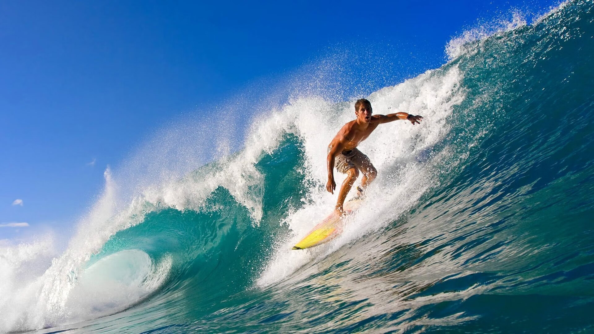 绿茵场上的碾压与羽球场上的火焰，体育世界里的两极叙事